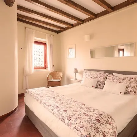 Wonderful Close To Coliseum Apartment
